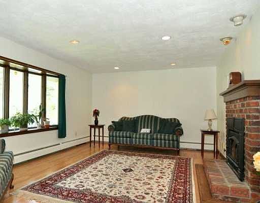 3rd image of 72 Wisteria Dr