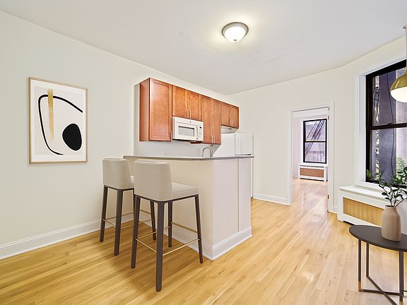 3rd image of 327 W 42nd St APT 4E