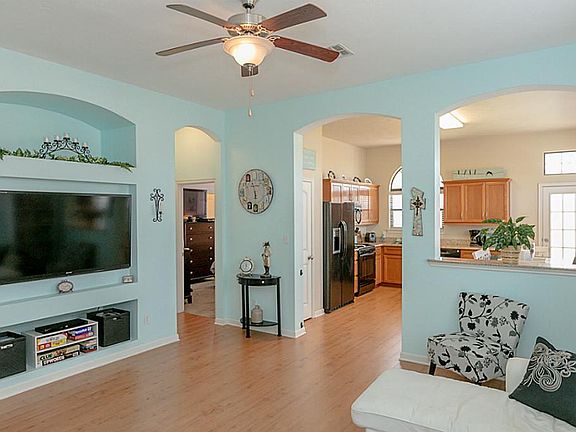 4th image of 110 Enfield Ct