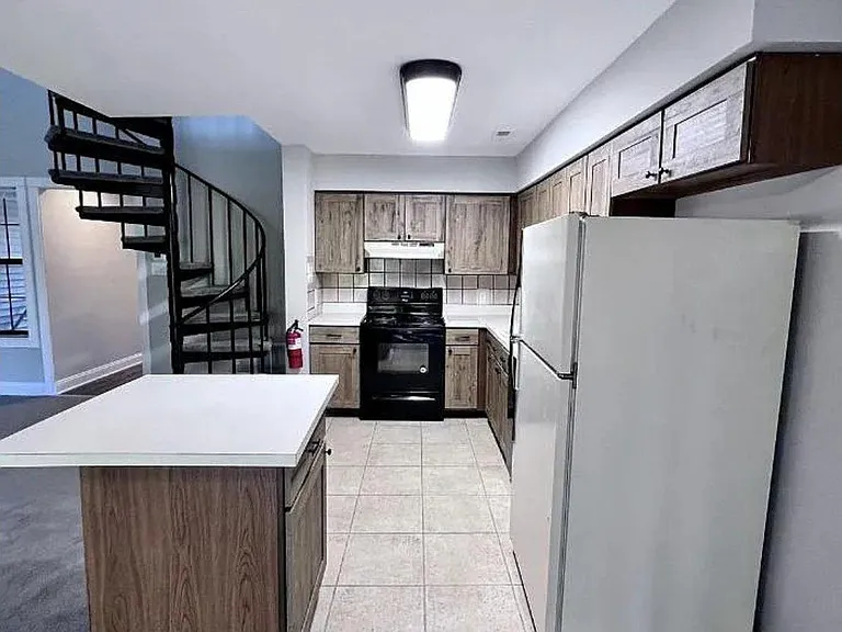 60 Summit Ct — Photo 8