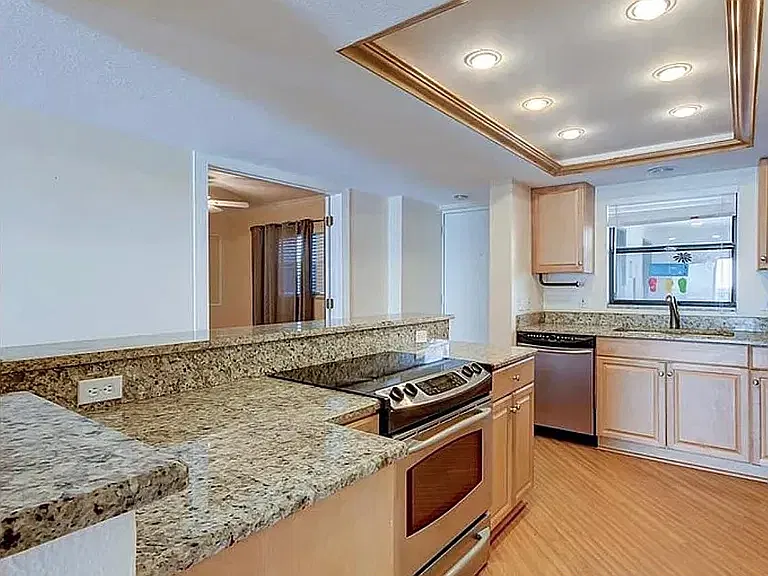 2 bed, 1055 sqft, $2,465 — Photo 3