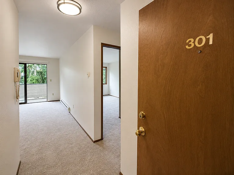 Shorecrest Apartments — Photo 10