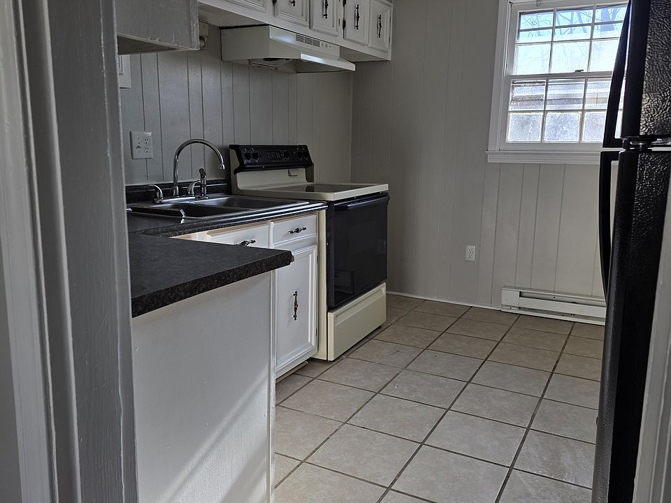 1st image of 1392 Roanoke St