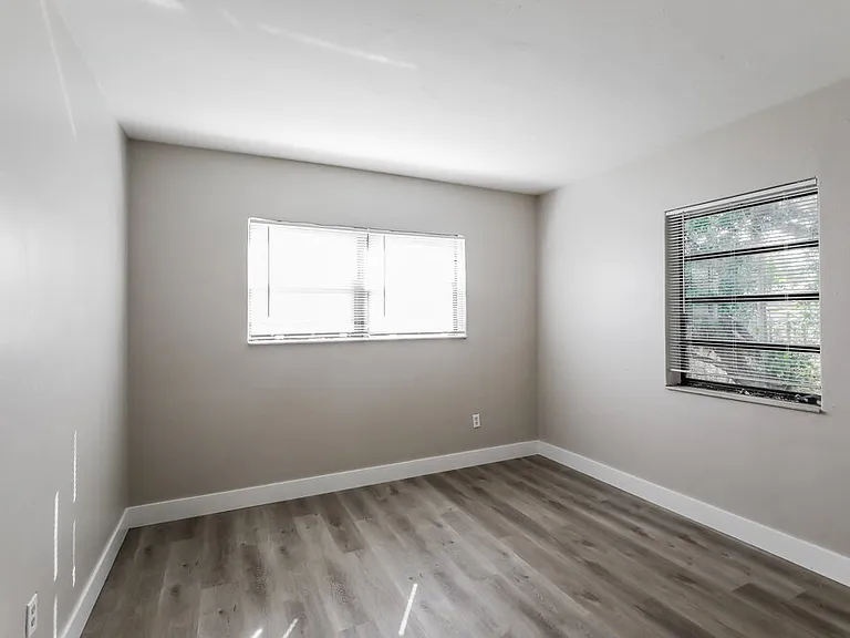 381 Carolina Ave — Photo 10