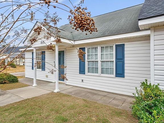 3rd image of 1525 Surrey Ct