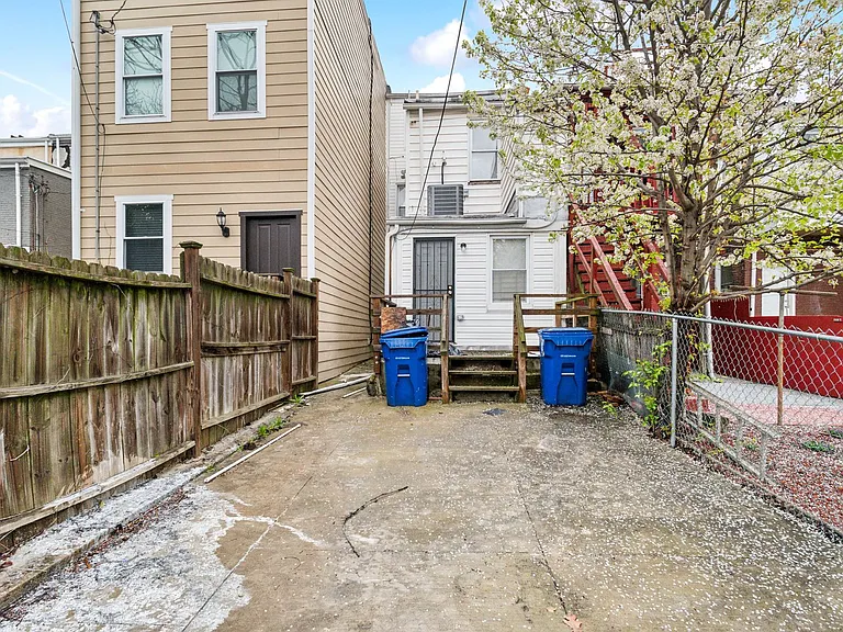 1418 N Eden St — Photo 5
