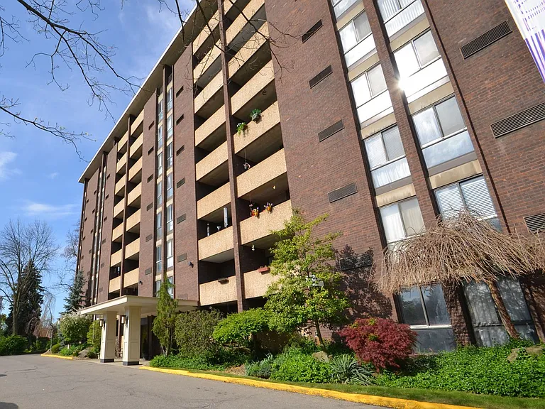 530 N Main Street - The Townhouse. — Photo 138