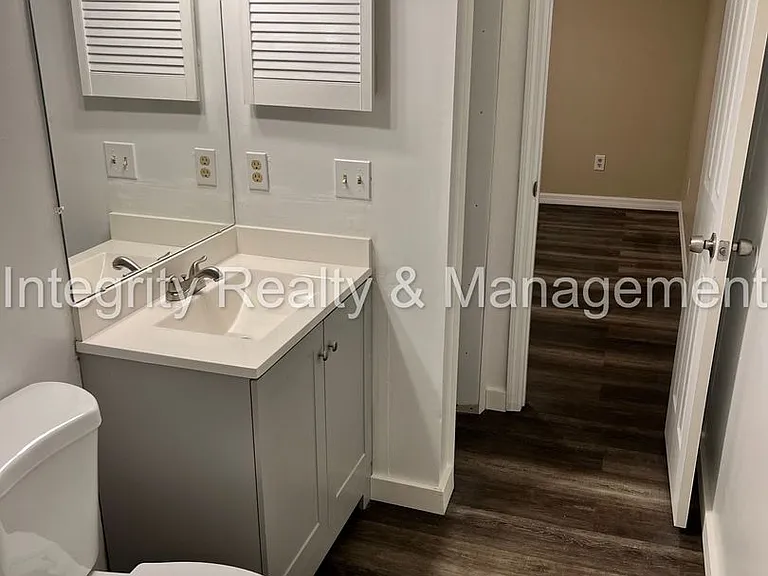 1862 Mackenzie Ct N — Photo 2