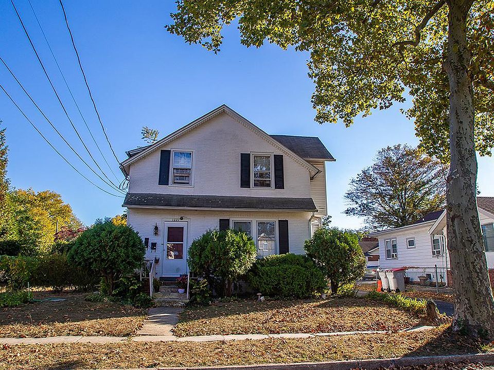 2nd image of 1021 New Pear St