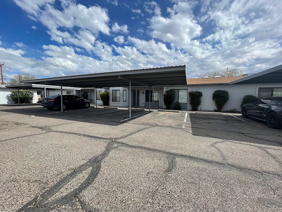 2118 N Ralph Unit 2 w/ covered parking