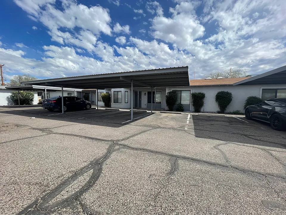 2118 N Ralph Unit 2 w/ covered parking