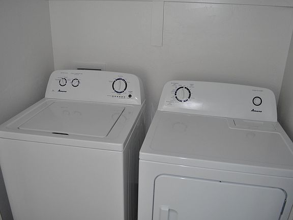 Washer/Dryer INCLUDED!