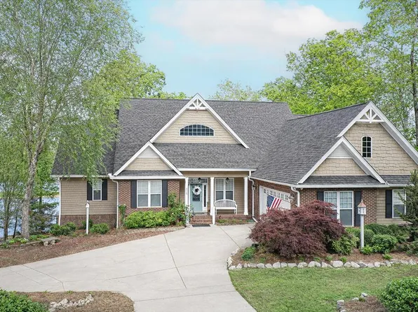 425 Terrapin Pointe Rd, Hodges, SC 29653