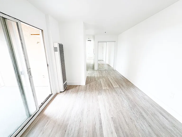 2637 S Manhattan Pl — Photo 13