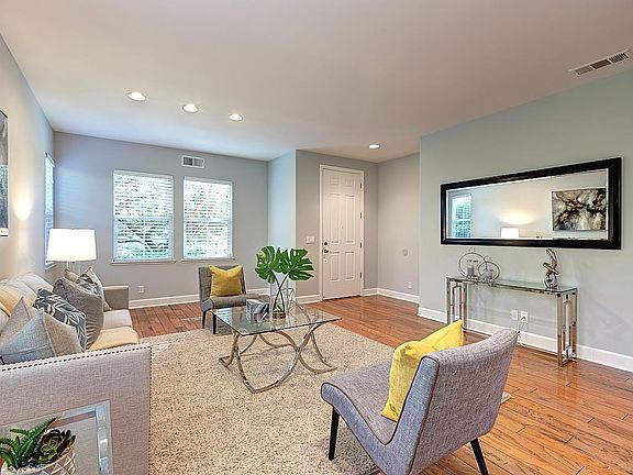 3rd image of 3852 Evangelho Cir