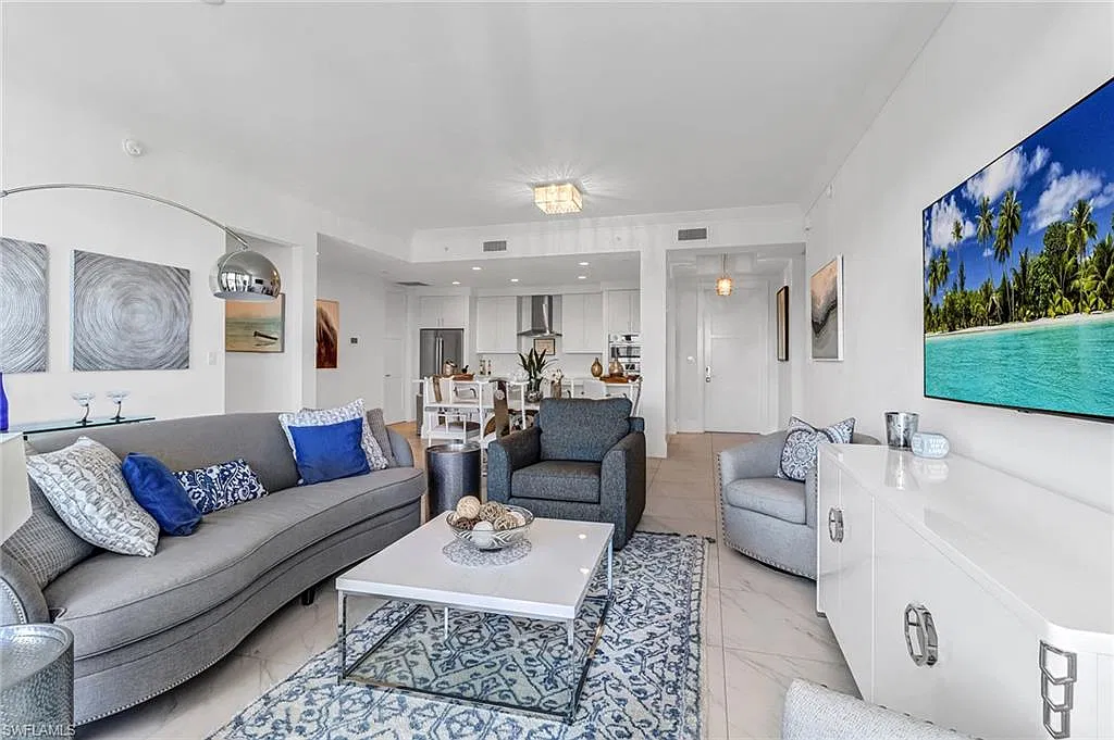 2 bed, 2.0 bath, 1476 sqft, $8,000 — Photo 2