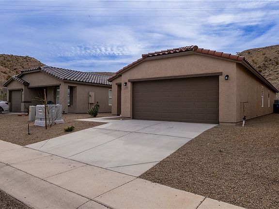 3rd image of 2478 Tapatio Drive