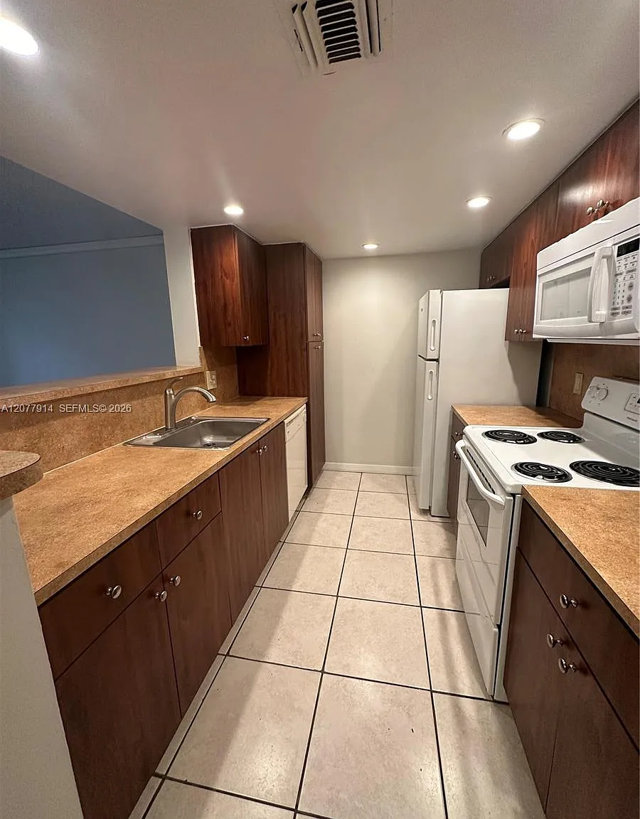 Crescent Cove Condo — Photo 4
