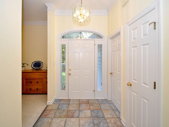 Entry Way w/Tile Flooring