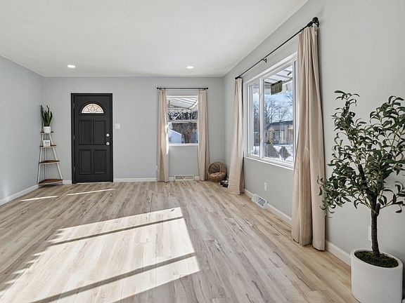 5th image of 1727 N Elmer St