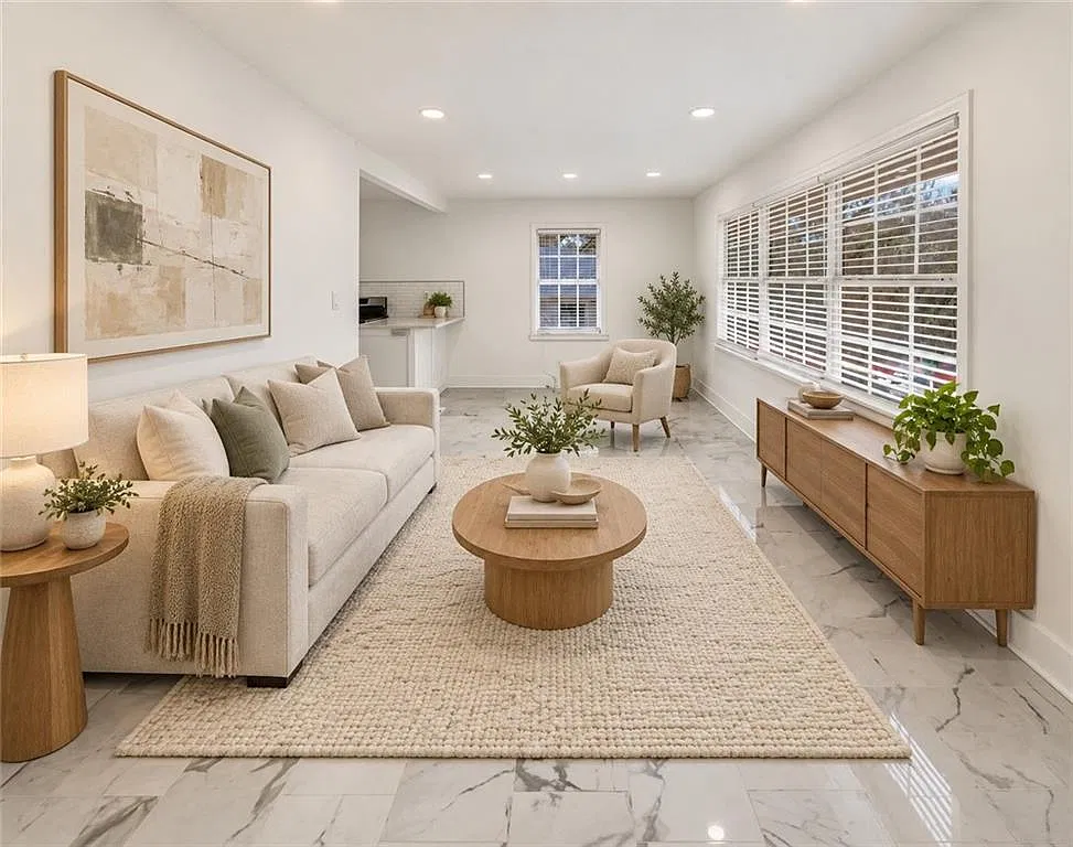 3 bed, 2.0 bath, 1046 sqft, $2,000 — Photo 3