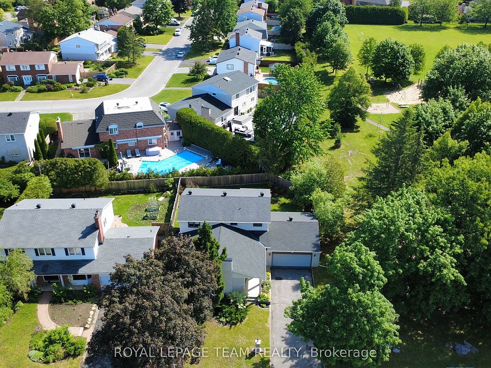 1st image of 61 Amberwood Cres
