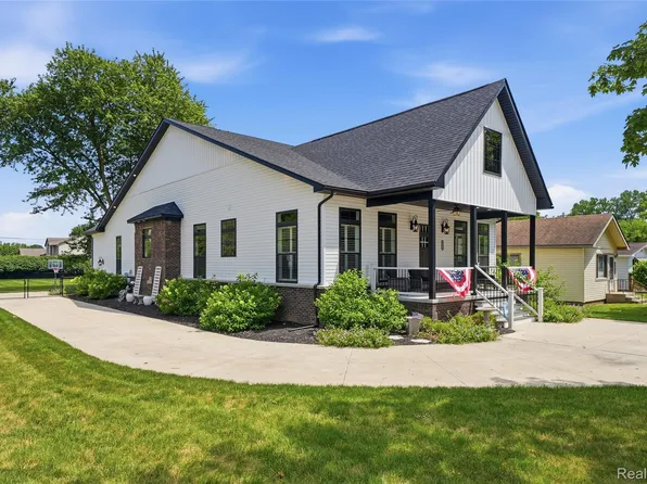 6393 Denton Rd, Van Buren Township, MI 48111