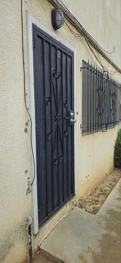 Rent 2bed 1bath $2500,Separate yard and waterbill paid by landlord — Photo 3