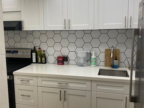 4th image of 1000 West Ave APT 531