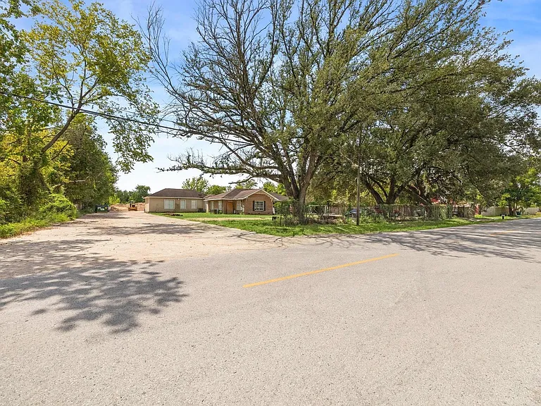 1450 Mesquite St — Photo 4