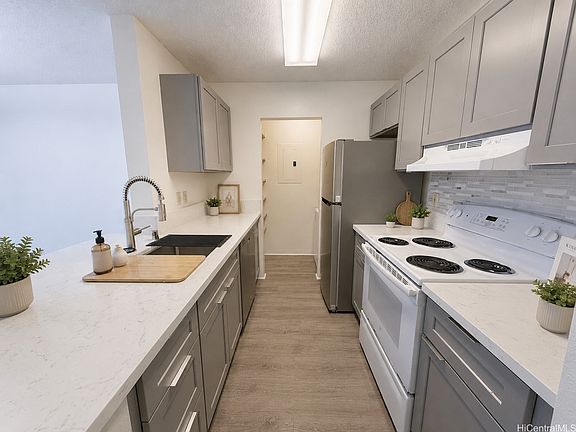 2nd image of 95-510 Wikao St APT Q106