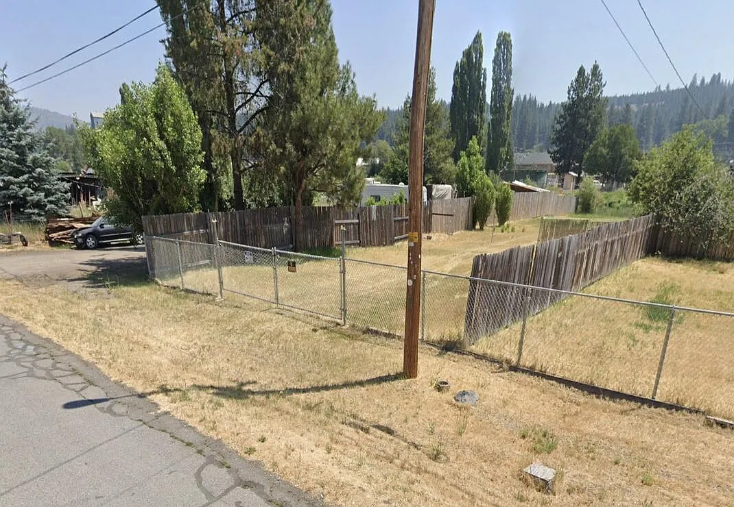 209 S Wasco Ave photo 1