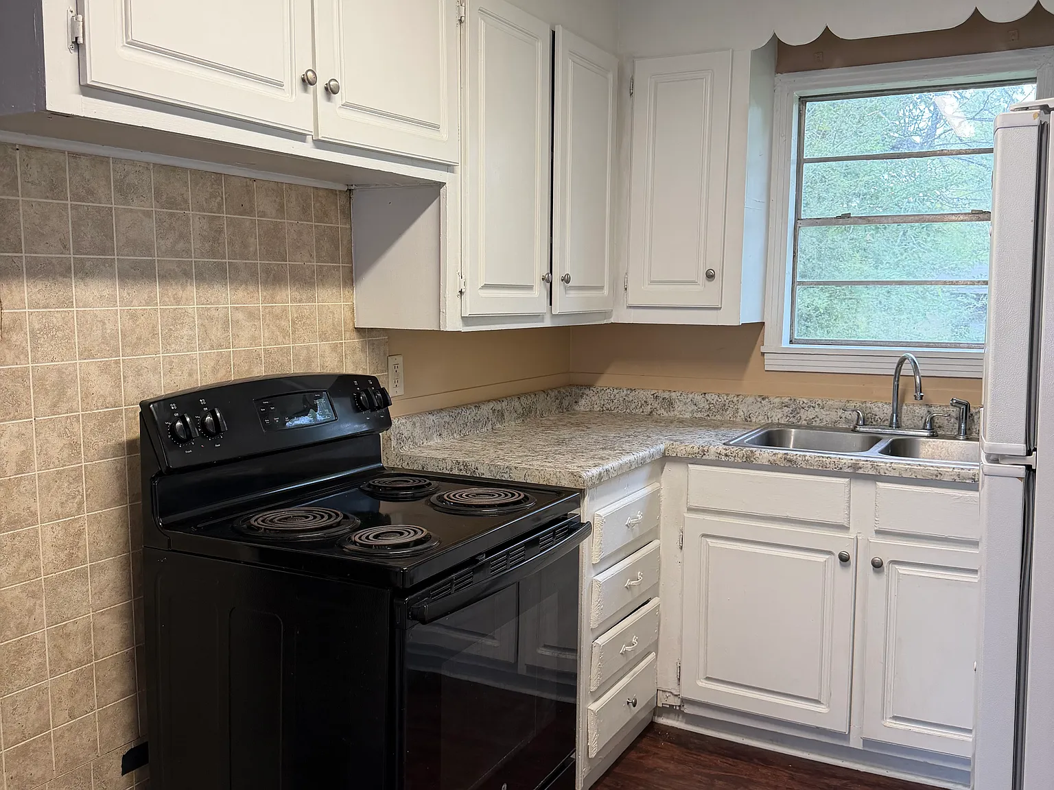 3 bed, 1208 sqft, $1,300 — Photo 3
