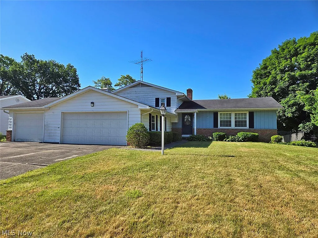 4060 Aleesa Dr SE photo 1