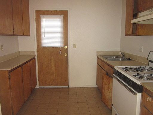 4th image of 619 E Houston Ave APT C