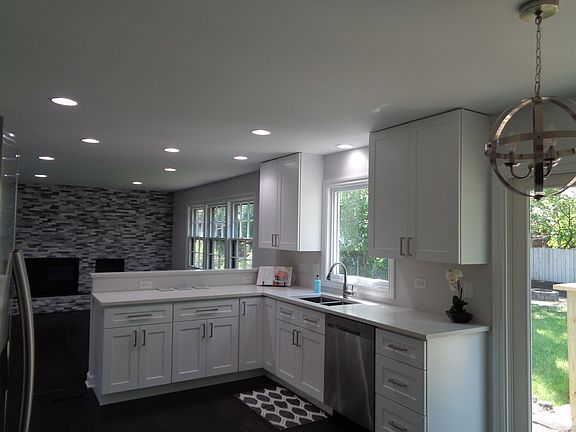 3rd image of 701 Silver Rock Ln