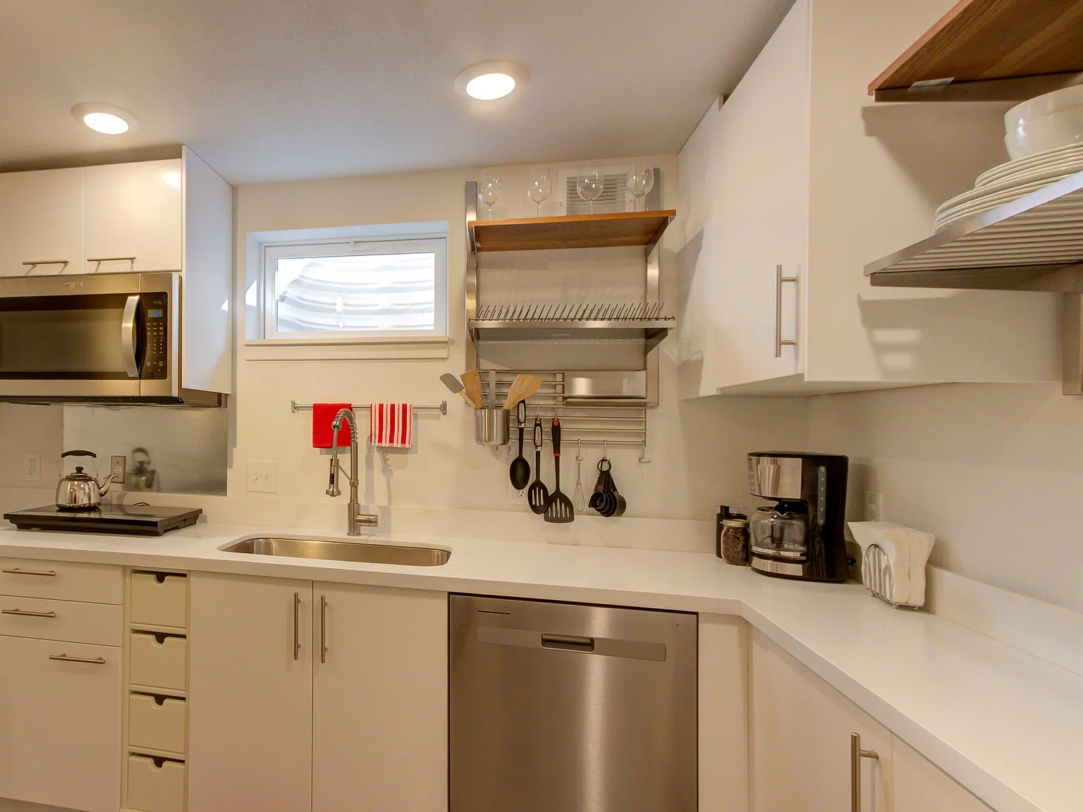 2 bed, 900 sqft, $1,900 — Photo 3