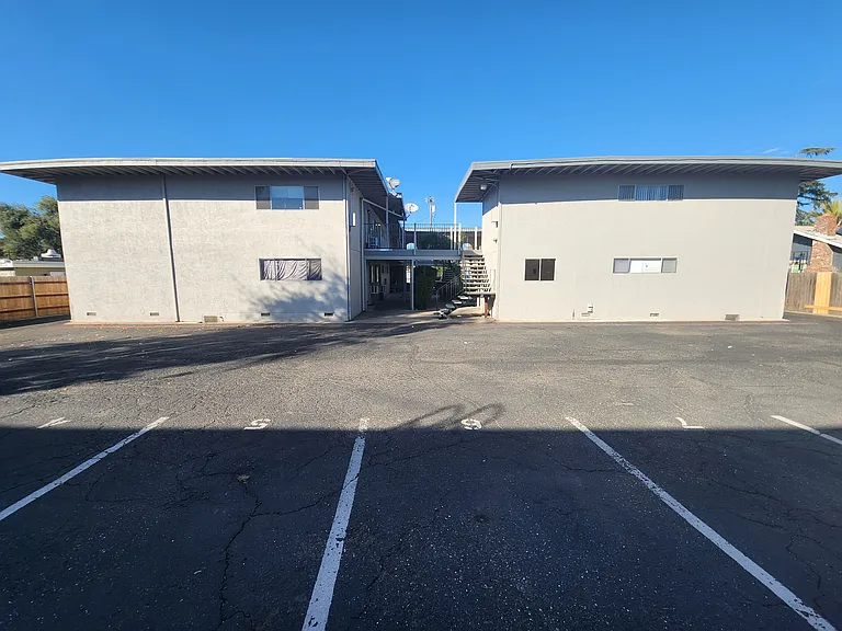 480 Lynn Way #10 — Photo 6