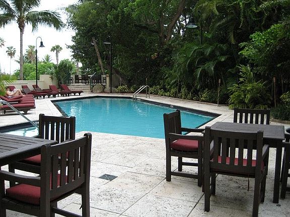 4th image of 1650 S Bayshore Dr