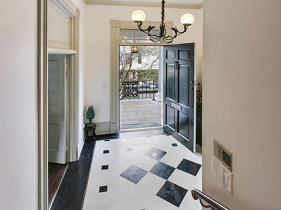 5th image of 215 W Charlton St