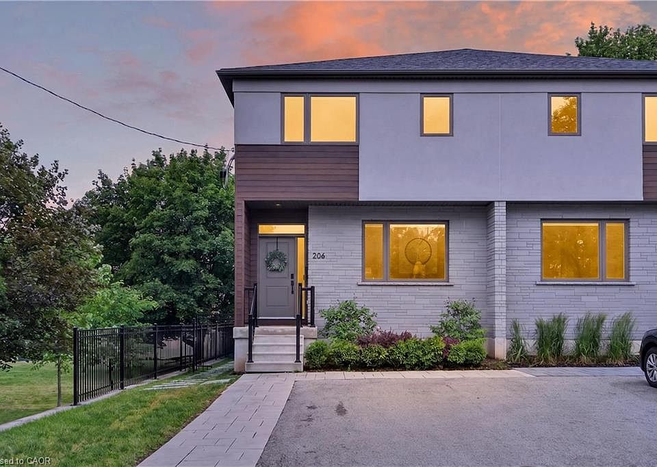 1st image of 206 Canada St