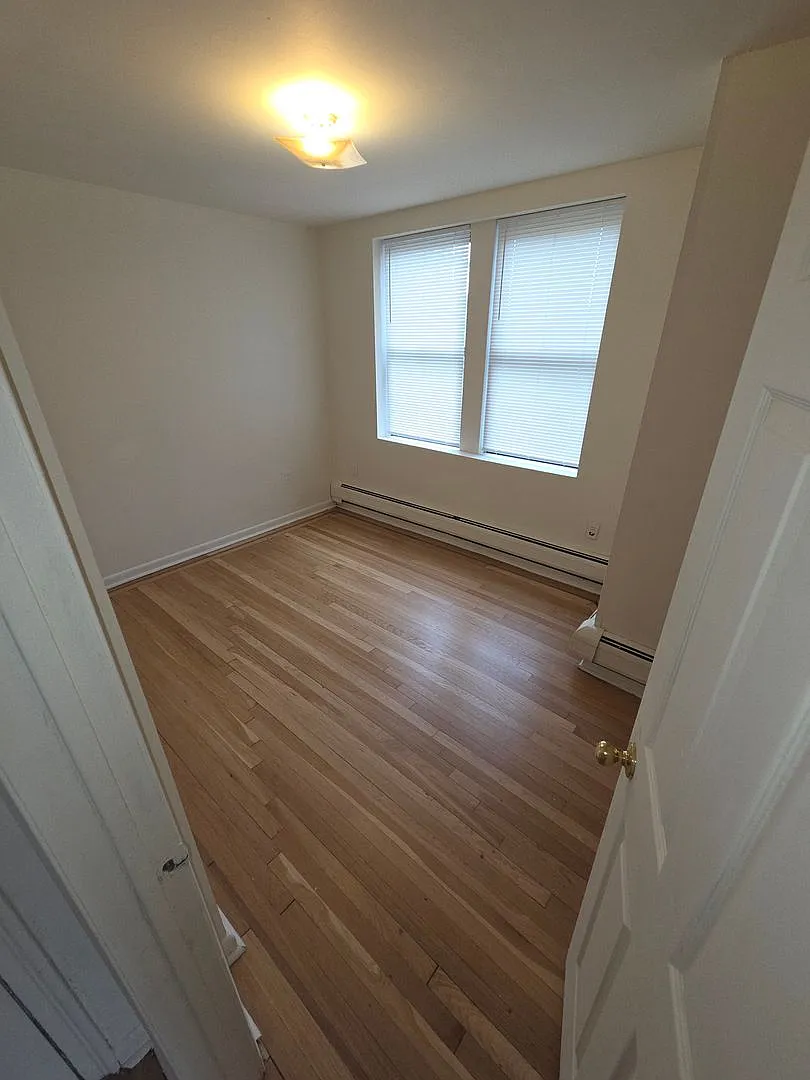 100 - 100 Beacon Avenue Realty Assoc Lp — Photo 4