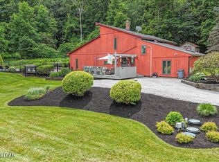 38 Viewmont Acres Rd, Dallas, PA 18612