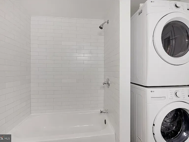 323 Fairview Ave — Photo 9
