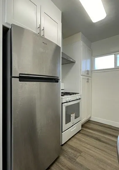517 S Kenmore Ave #12 — Photo 9