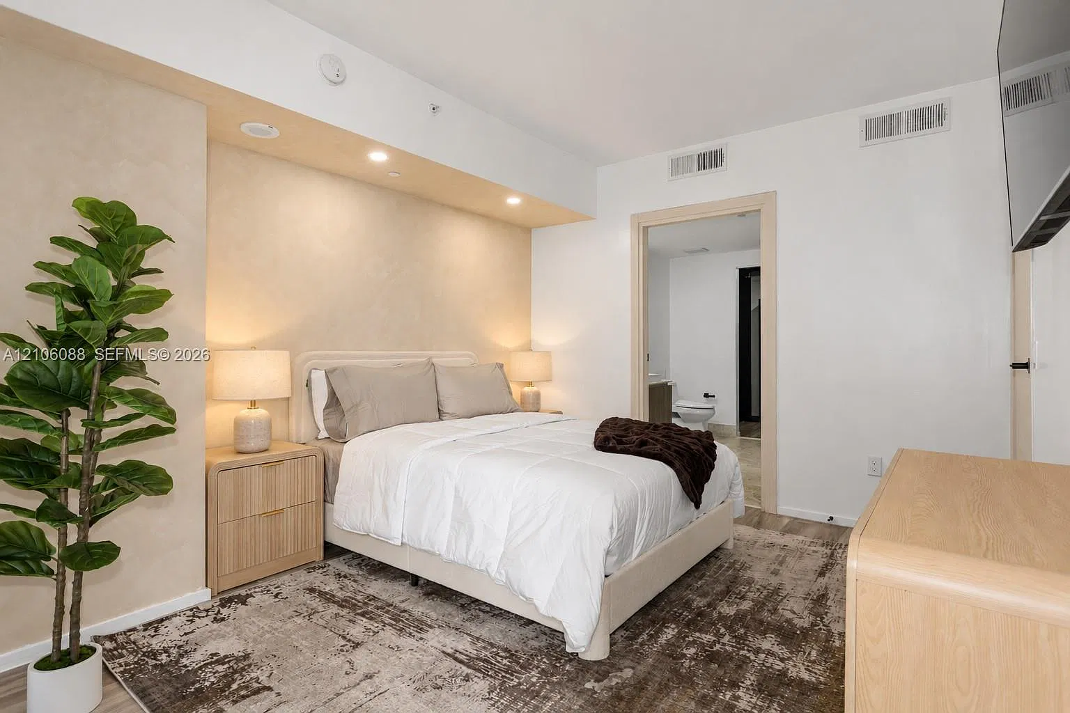 801 Sma Residences Condo — Photo 2