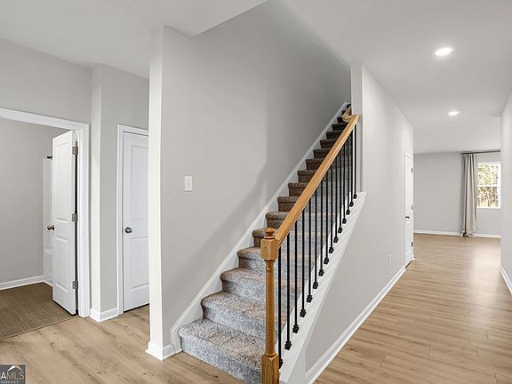 3rd image of 176 Summit Pointe Ln