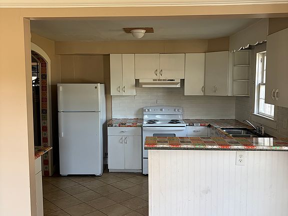 5th image of 308 Maple St E #A