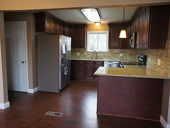2nd image of 1319 Arrowhead Dr