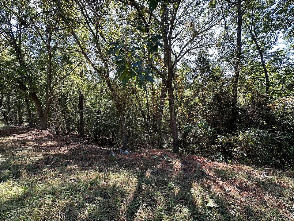 2nd image of 132 Robin Ridge Cir